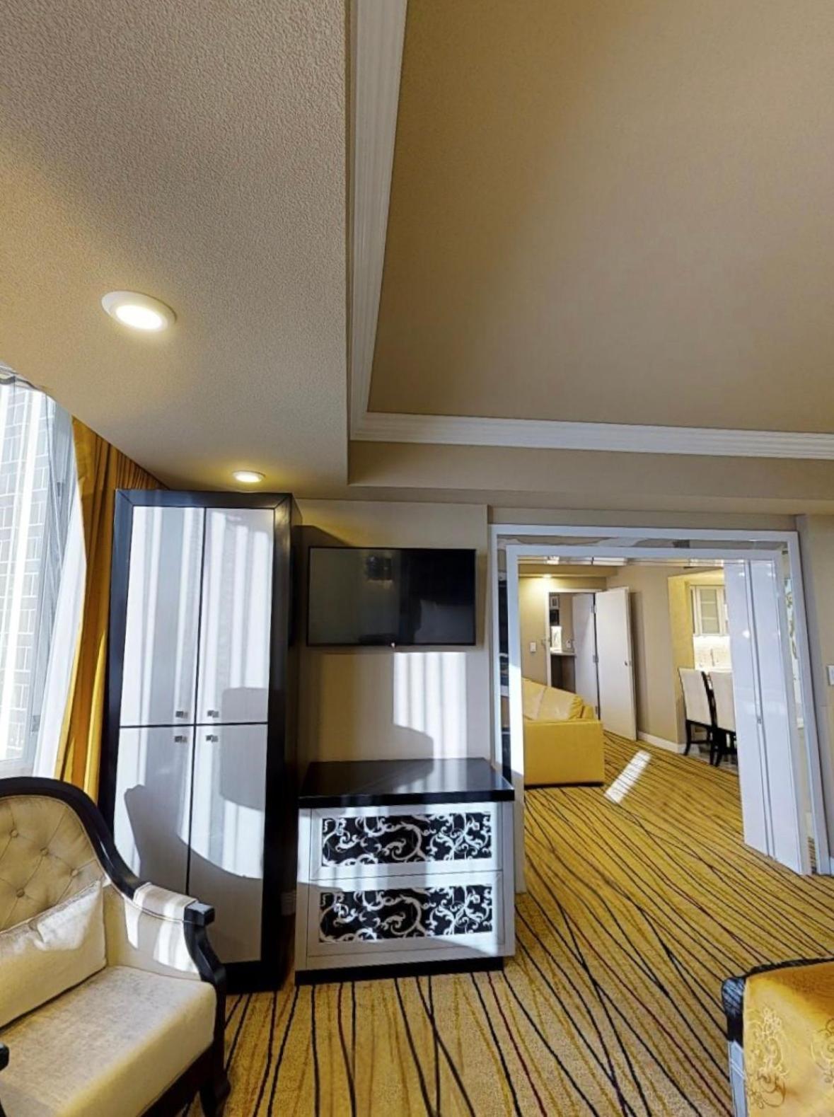 Paradise In Las Vegas In A Two Bedroom Villa Hotel 4*