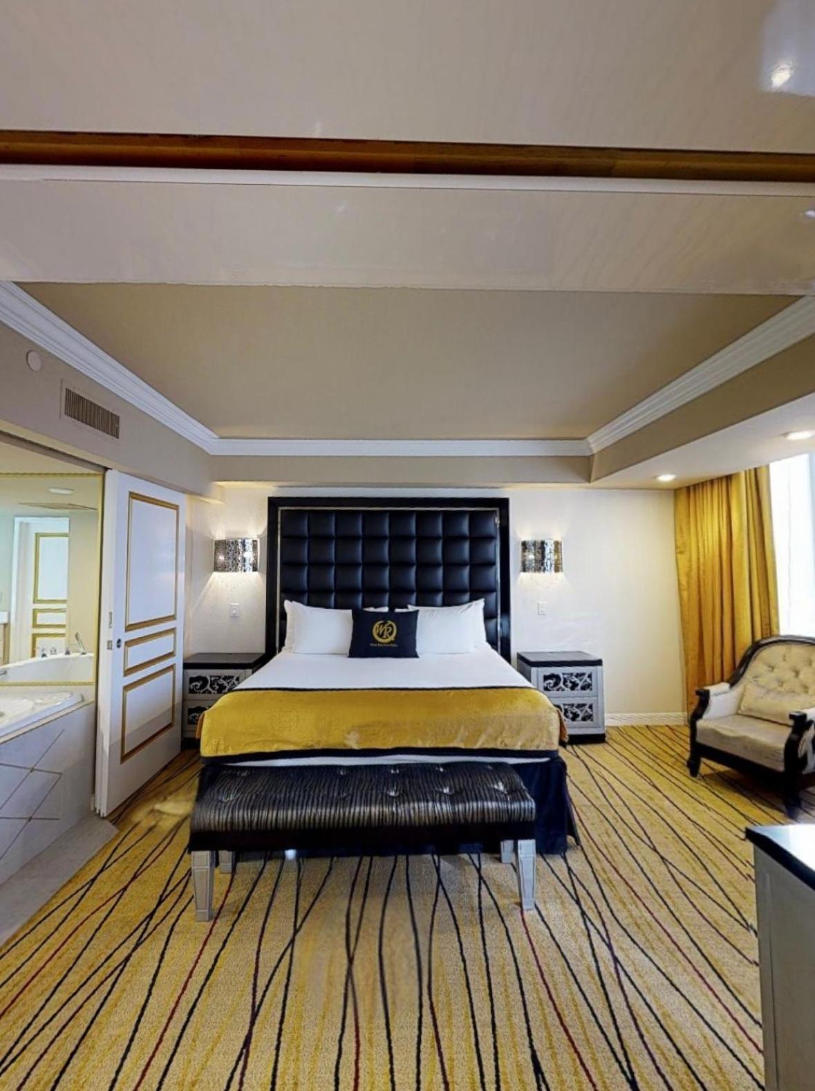 Hotel Paradise In Las Vegas In A Two Bedroom Villa 4*